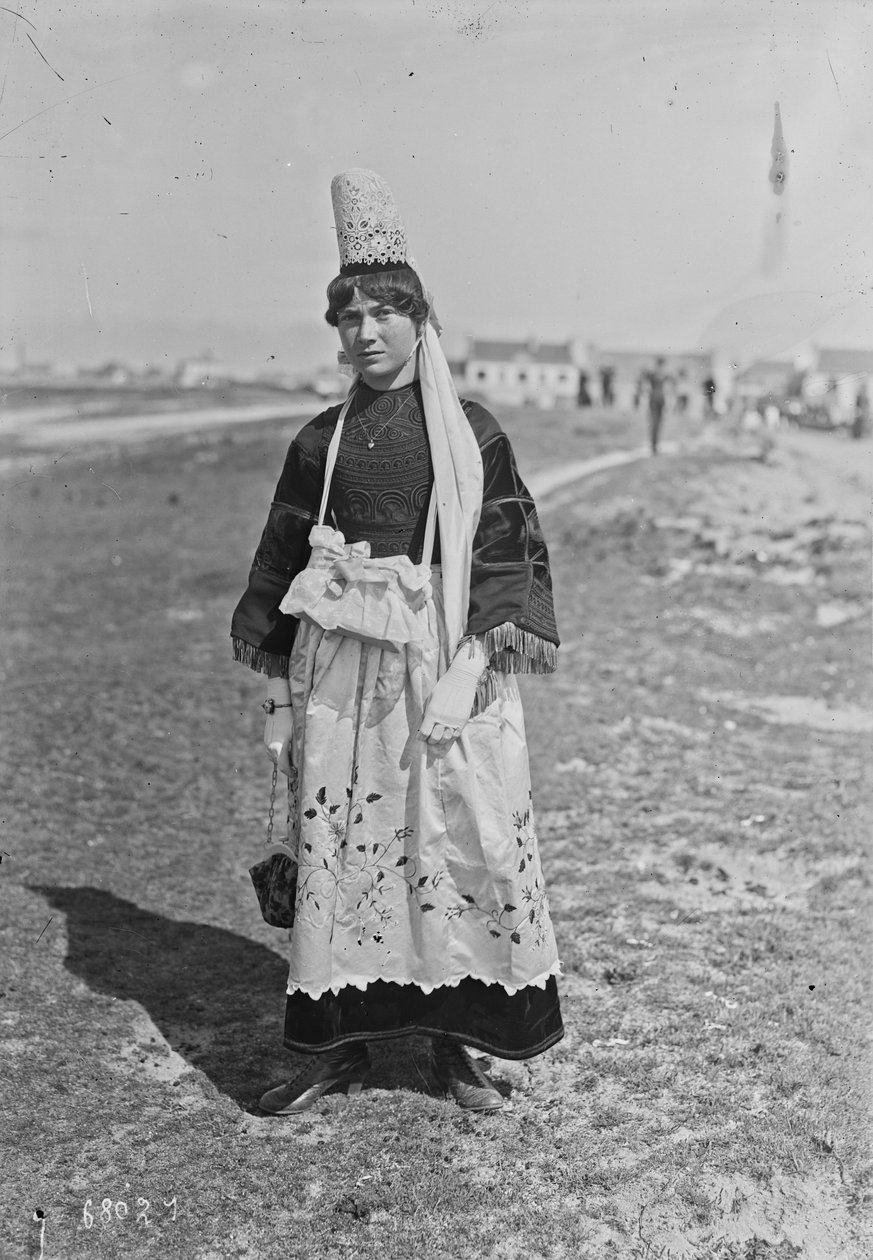 Bigouden Penmarch 1921 by Agence Rol