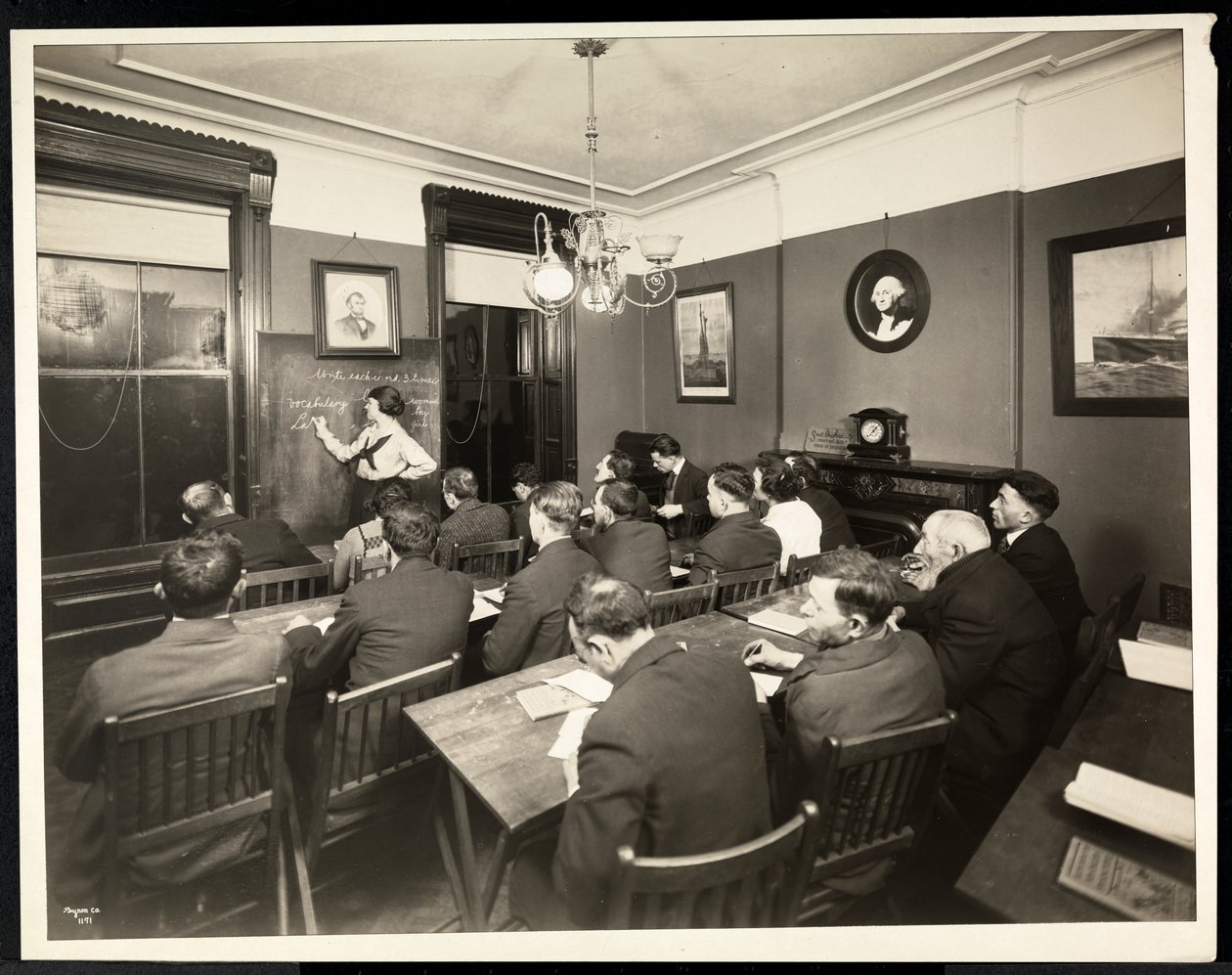 Americanization class at the Rodeph Sholom Sisterhood, 157 East 94th Street, New York, 1920 by Byron Company