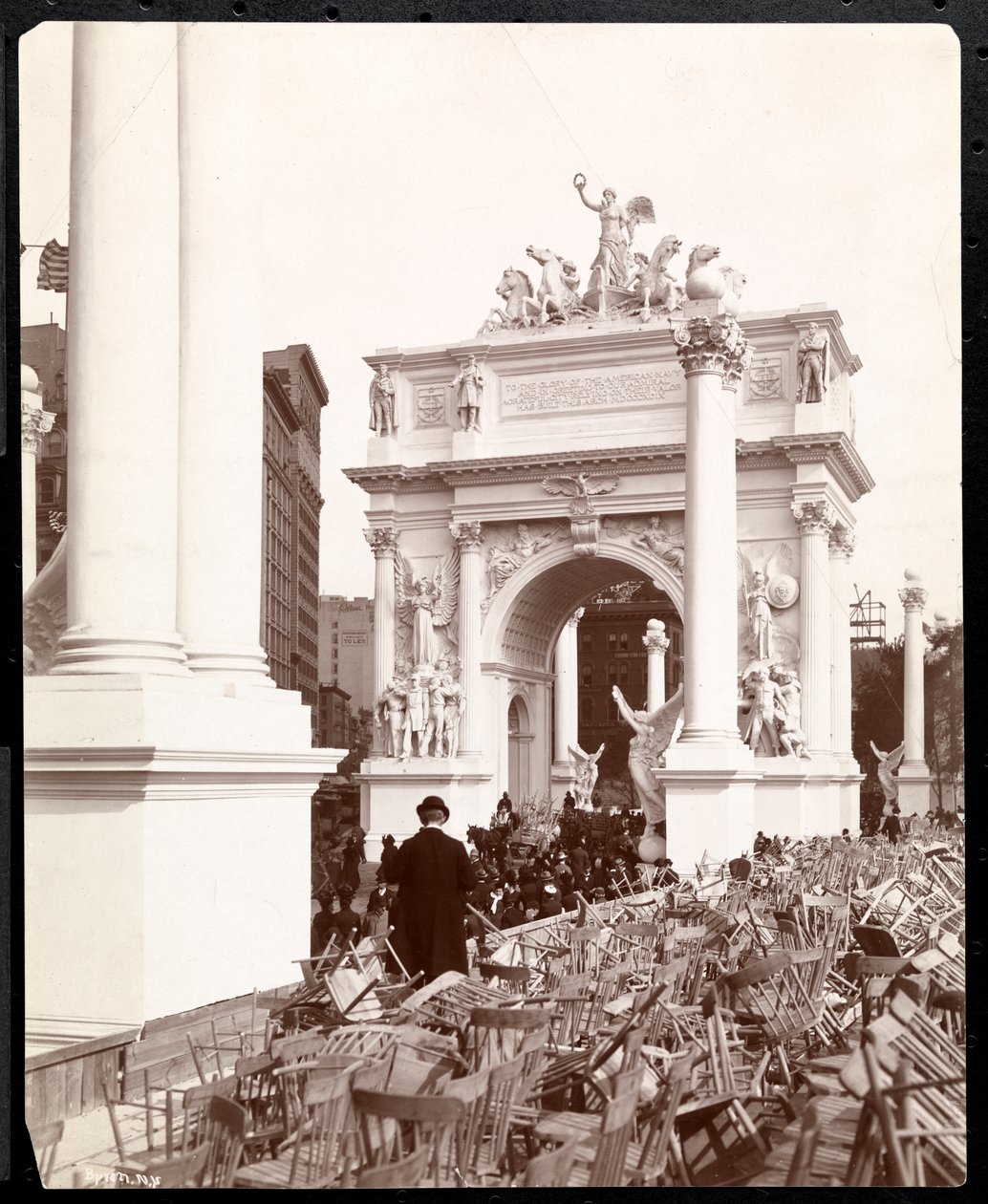 View of the Dewey Arch at 5th Avenue and Madison Square after the Dewey Parade, New York, 1899 by Byron Company