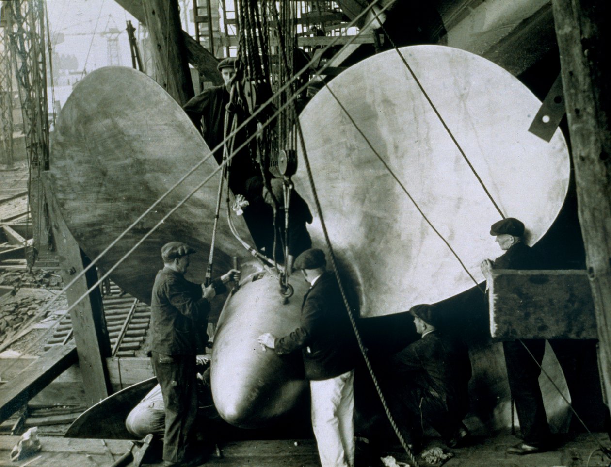 RMS Queen Elizabeth at John Brown docks by English Photographer