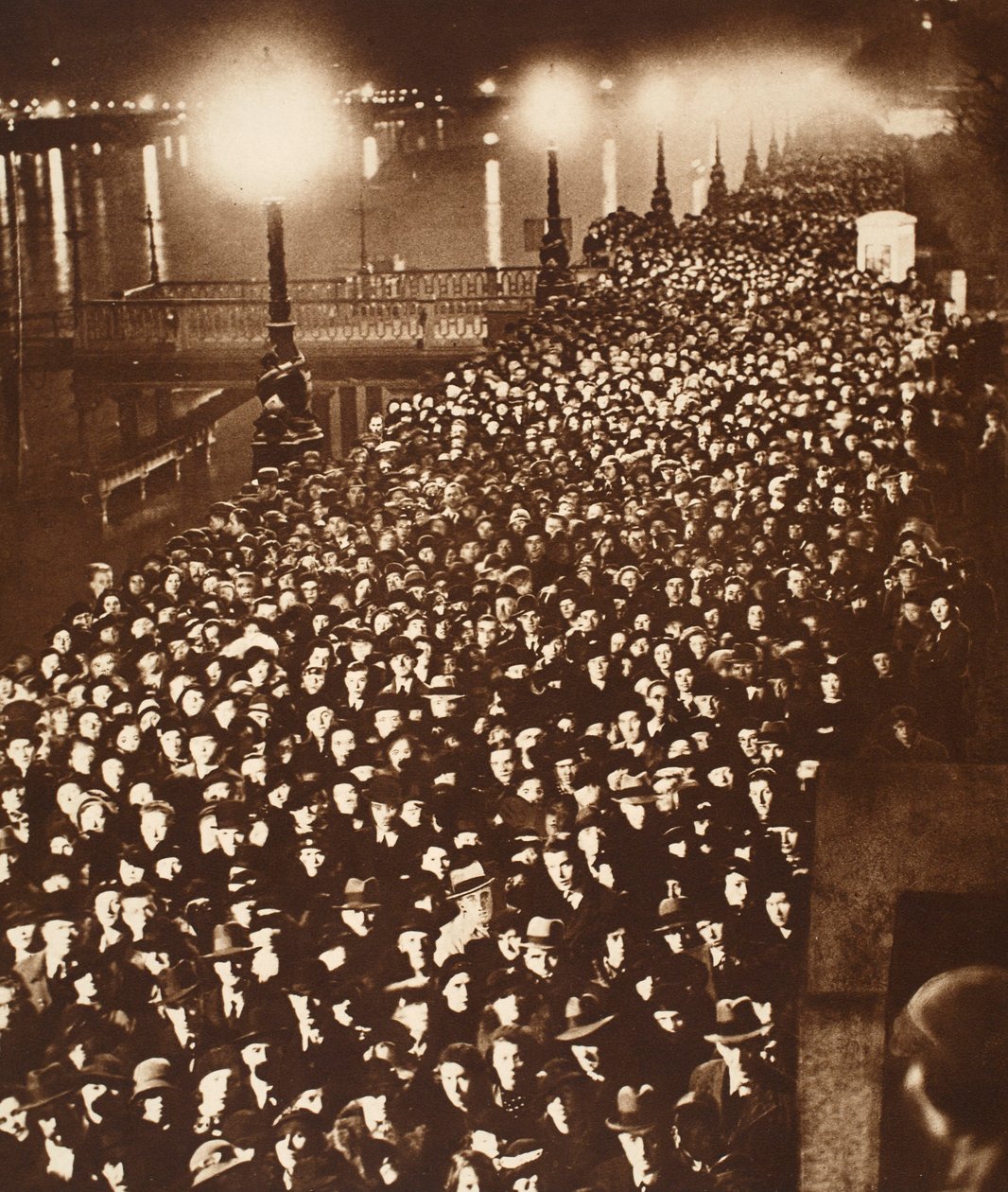 The Crowds Waiting to Pass by King George
