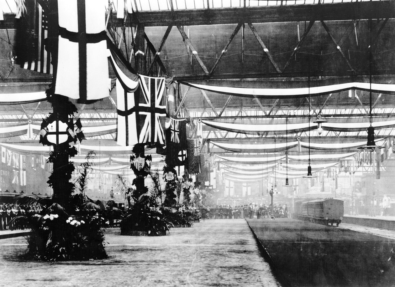 Victoria Station by English Photographer