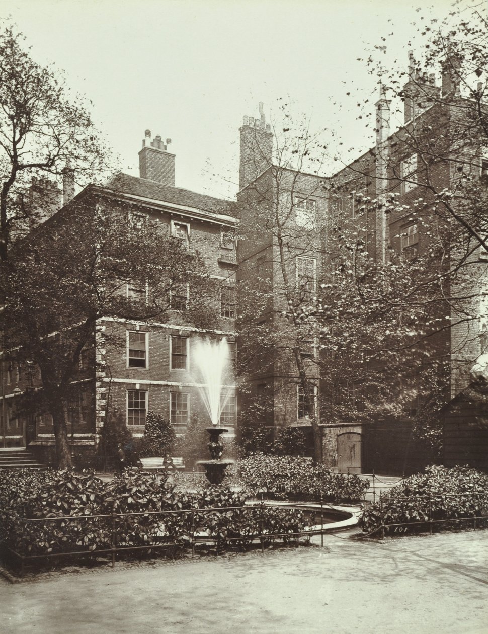 Middle Temple, Fountain Court by English Photographer