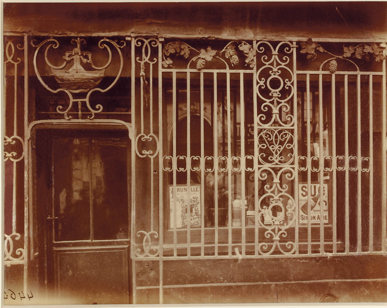 A La Grace de Dieu by Eugène Atget