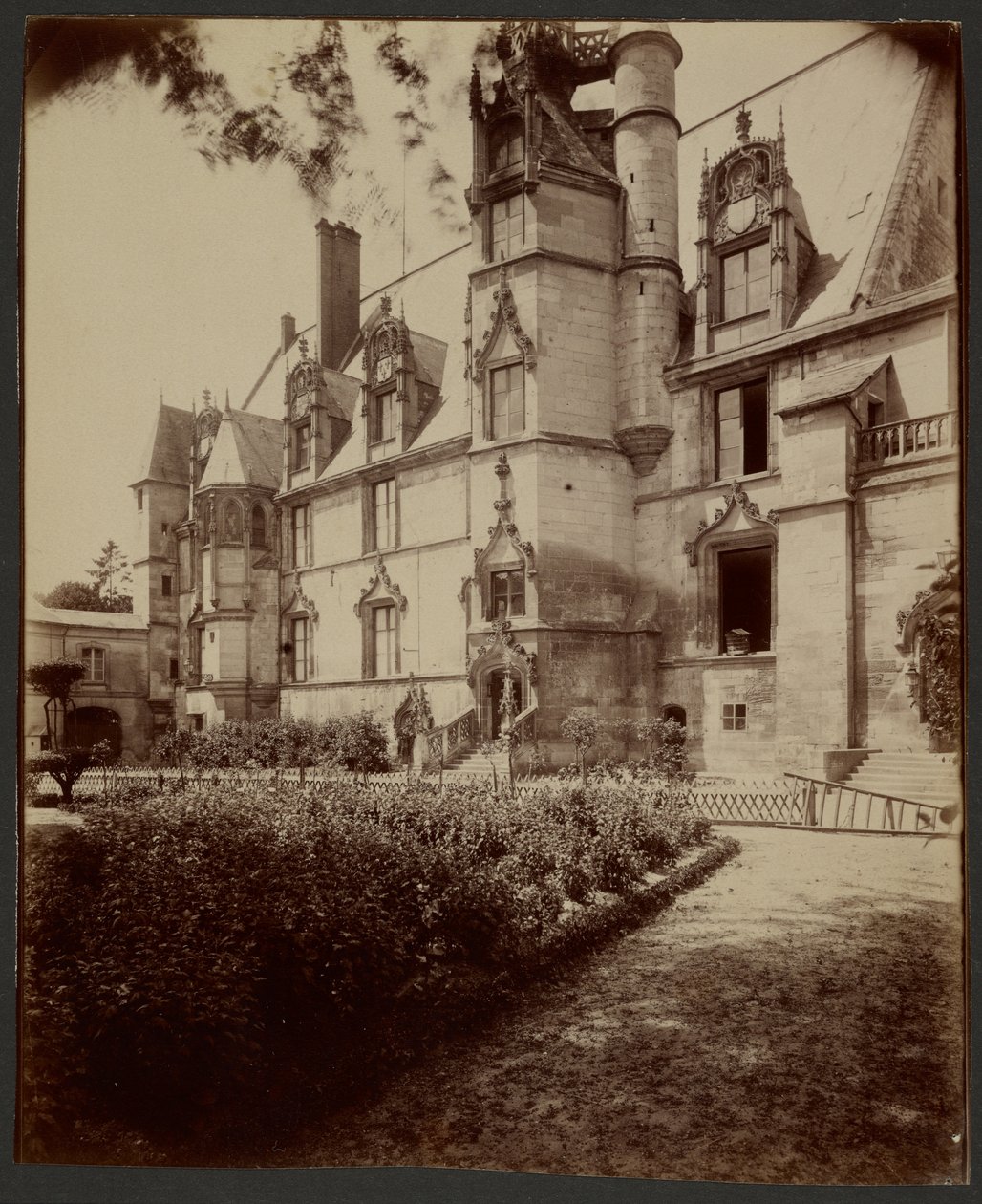 Beauvais, Palace of Justice by Eugène Atget