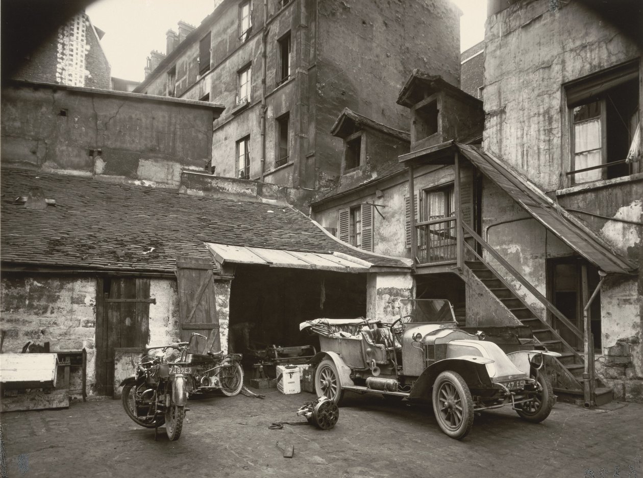 Courtyard, Rue de Valence by Eugène Atget