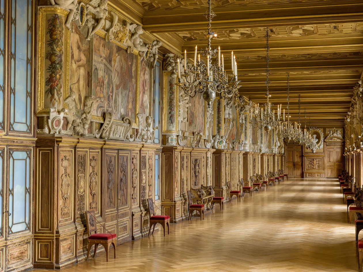 Overview of the Francois 1er Gallery by Fontainebleau School