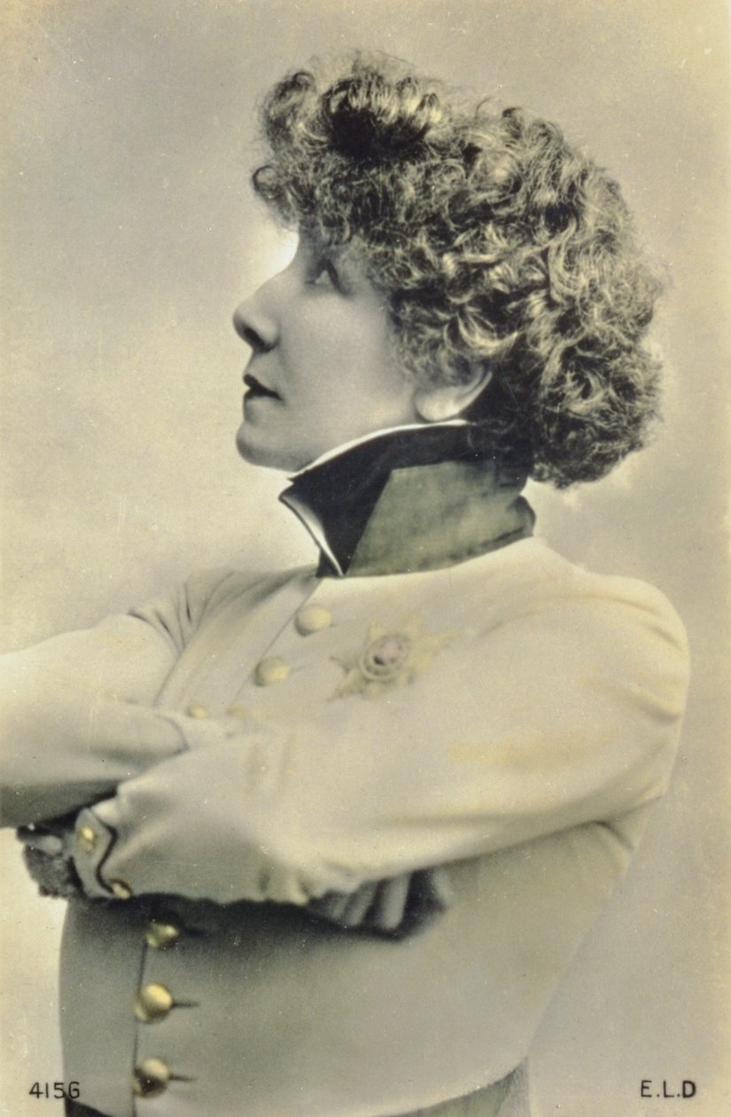 Postcard showing the actress Sarah Bernhardt by French Photographer