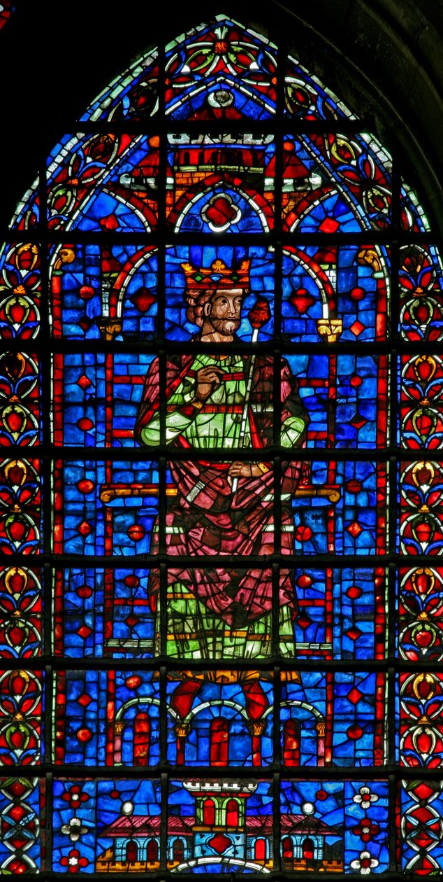 Window w127 (upper figure) depicting a king by French School