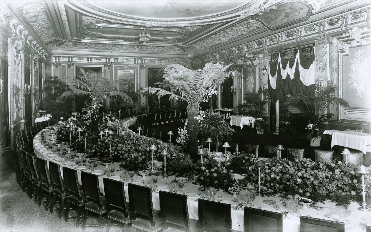 Metropolitan Club Interior by G.P. Hall und Sohn