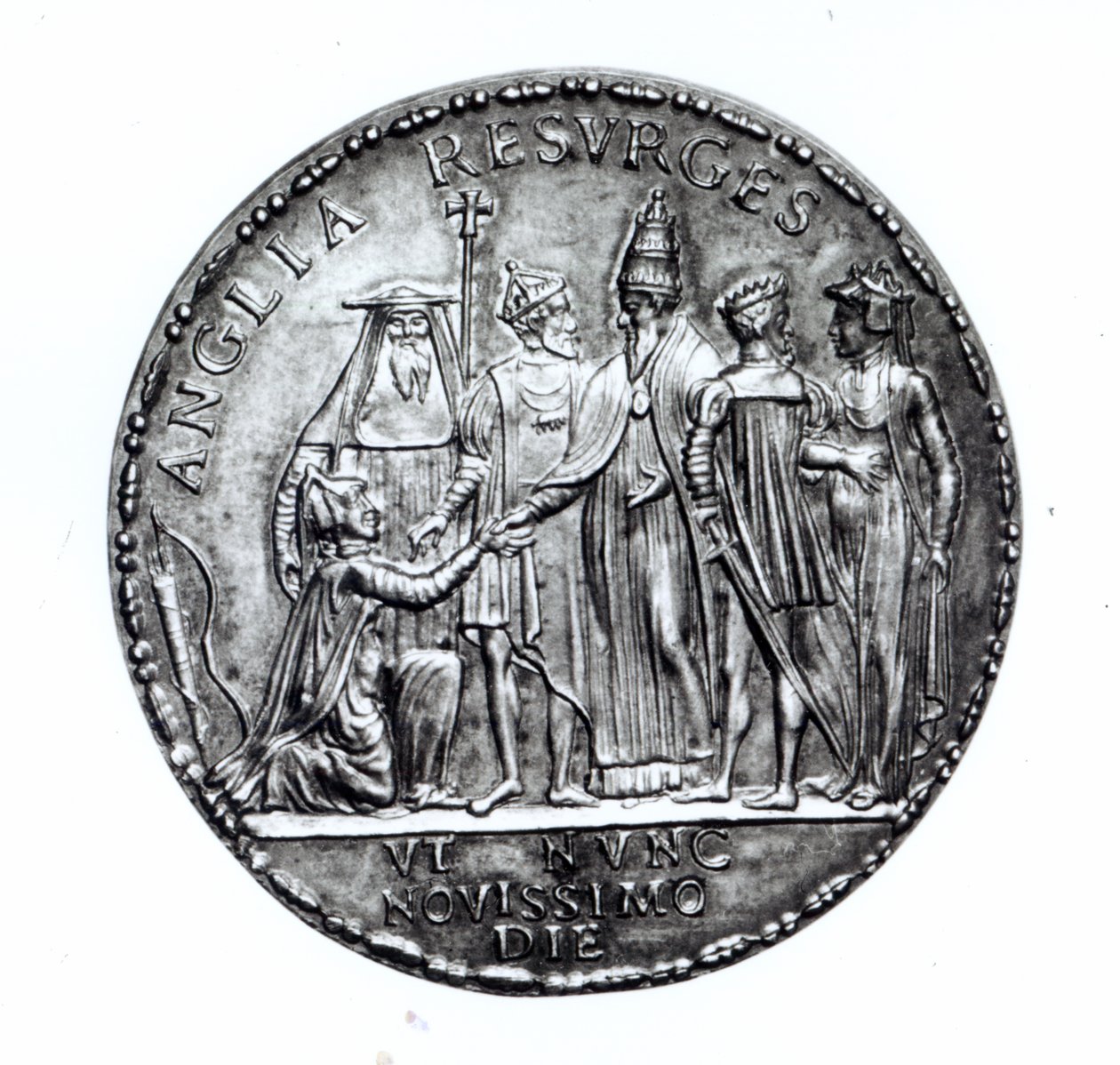 Medal struck by Pope Julius III to commemorate the restoration of England to the Catholic Church by Giovanni da Cavino
