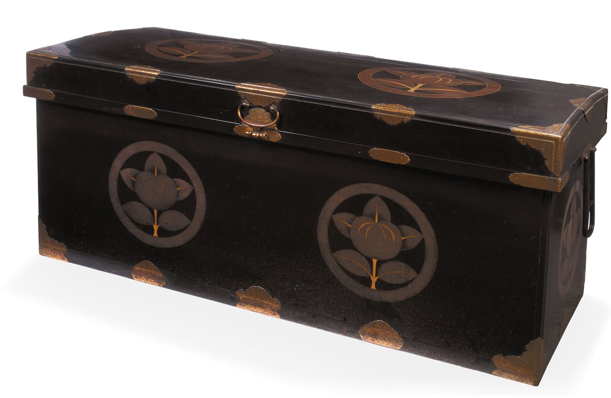 Storage trunk by Japanese School