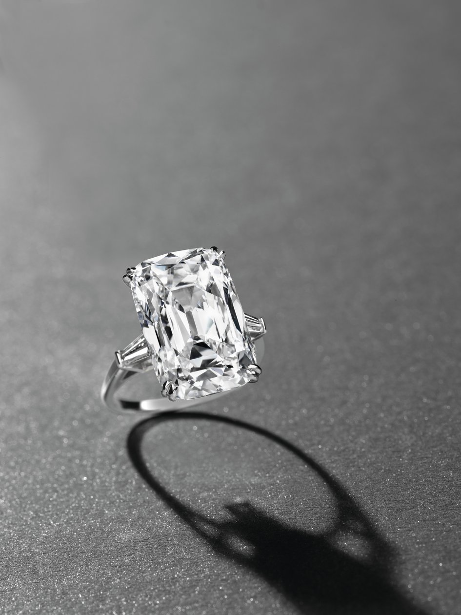 An elegant ring by Manuel Cusí