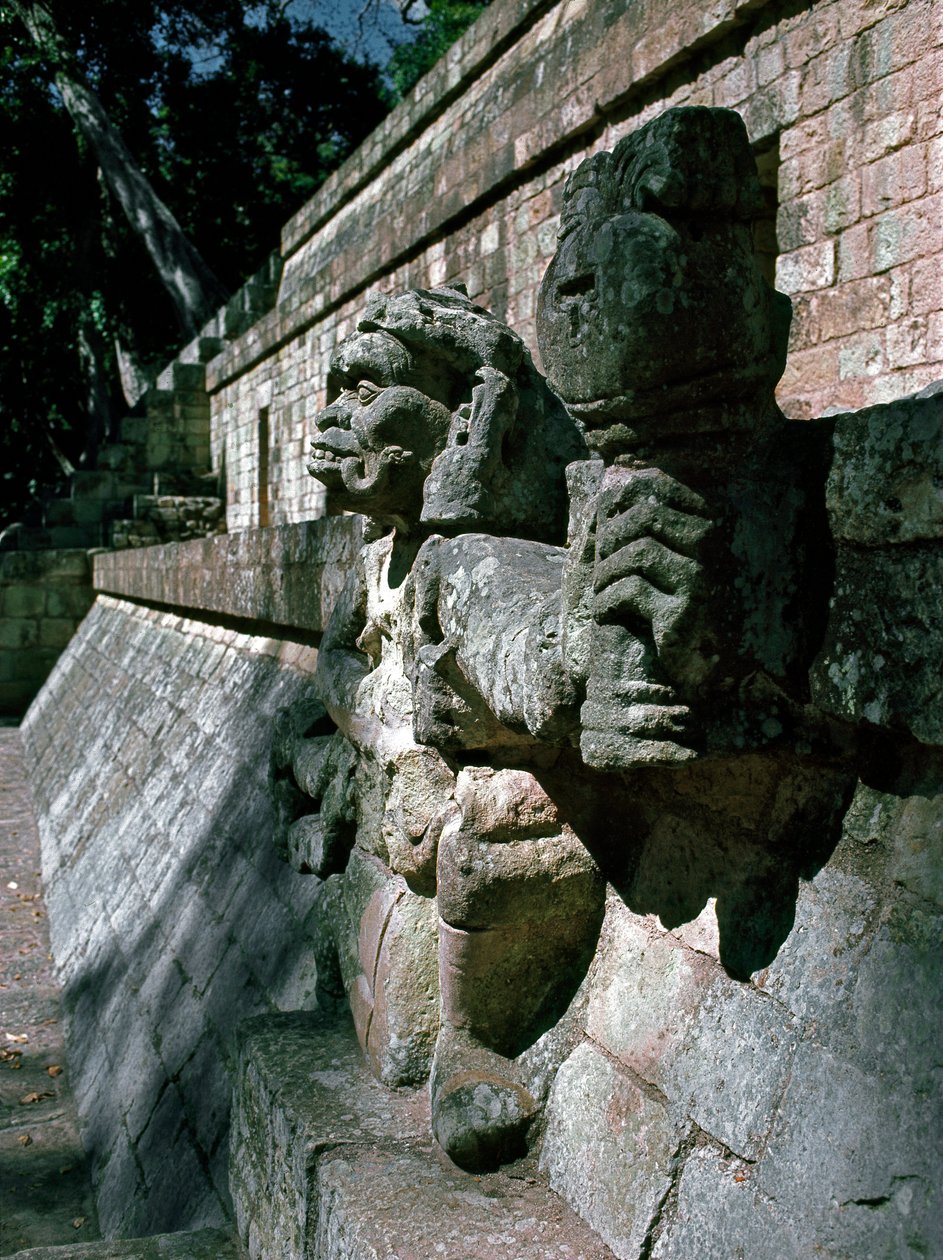 Stone sculptures - temple 11 by Mayan