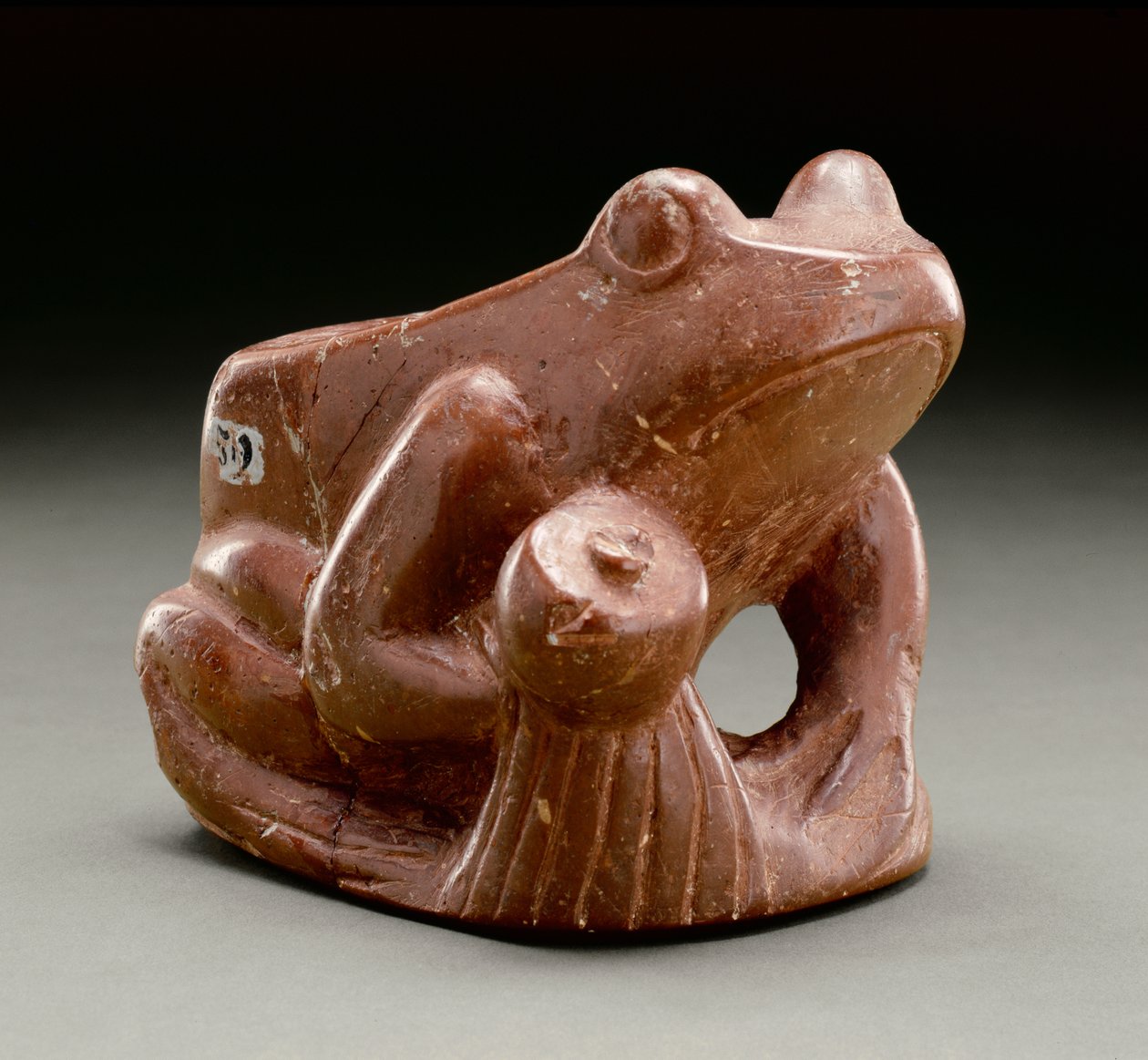 Frog effigy pipe, Cahokia, 1000-1300 by Mississippian culture