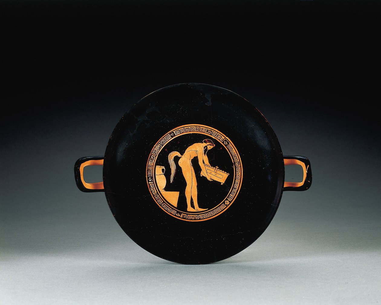 Attic red-figured kylix, c.470 BC by Oedipus Painter