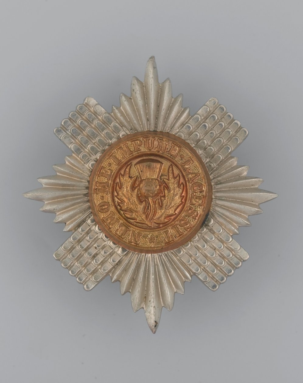 Cap badge, c.1896-1920 by School English