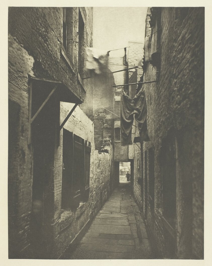 Close No. 101 High Street by Thomas Annan