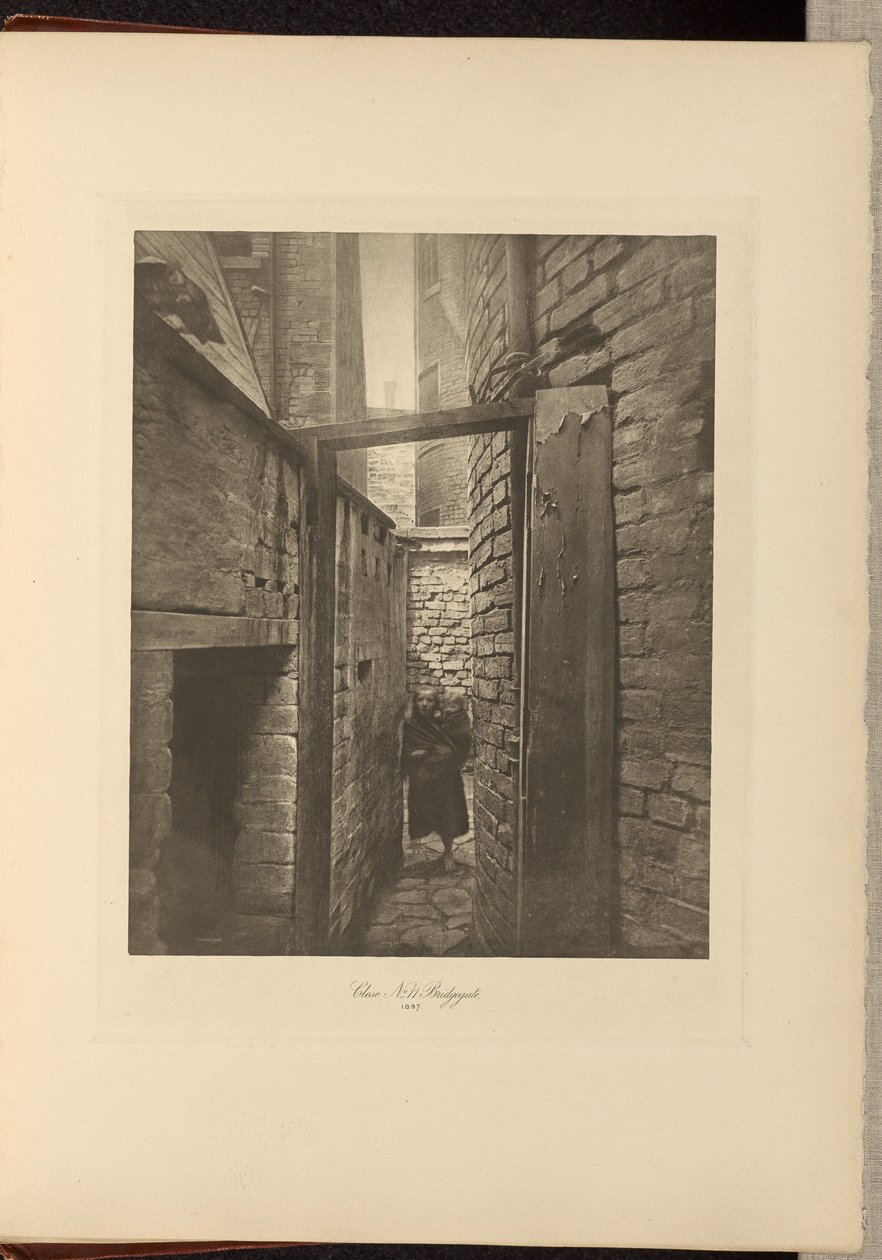 Close No. 11 Bridgegate by Thomas Annan