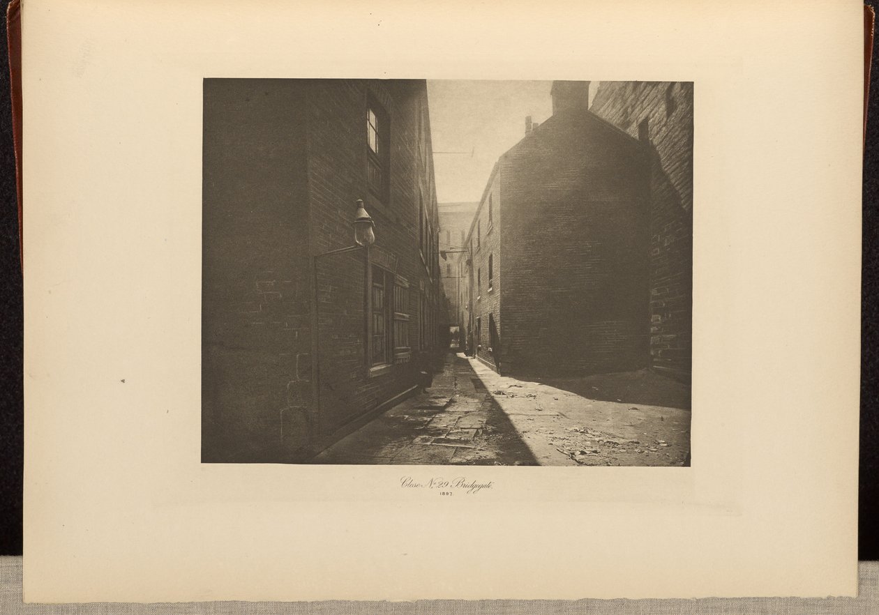 Close No. 29 Bridgegate by Thomas Annan