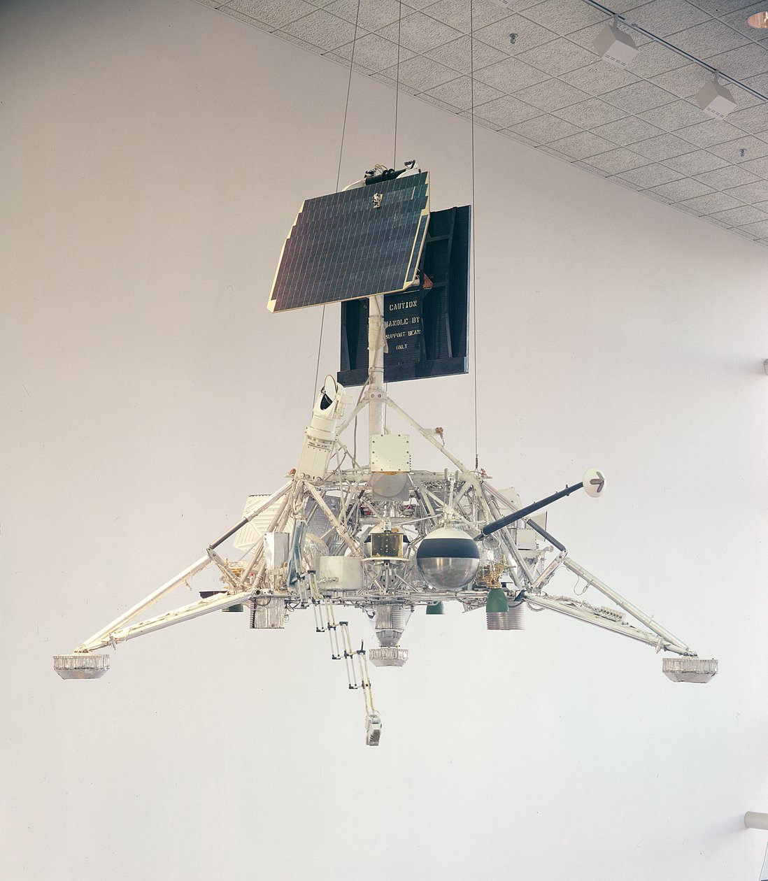 Engineering Model of the Surveyor Lunar Exploration Vehicle by Unbekannt Unbekannt