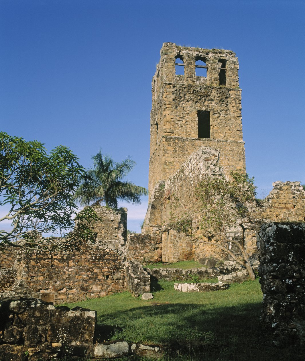 The cathedral ruins by Unbekannt Unbekannt