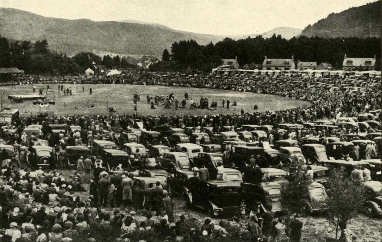 A Highland Gathering at Braemar, c1948 by Unbekannt