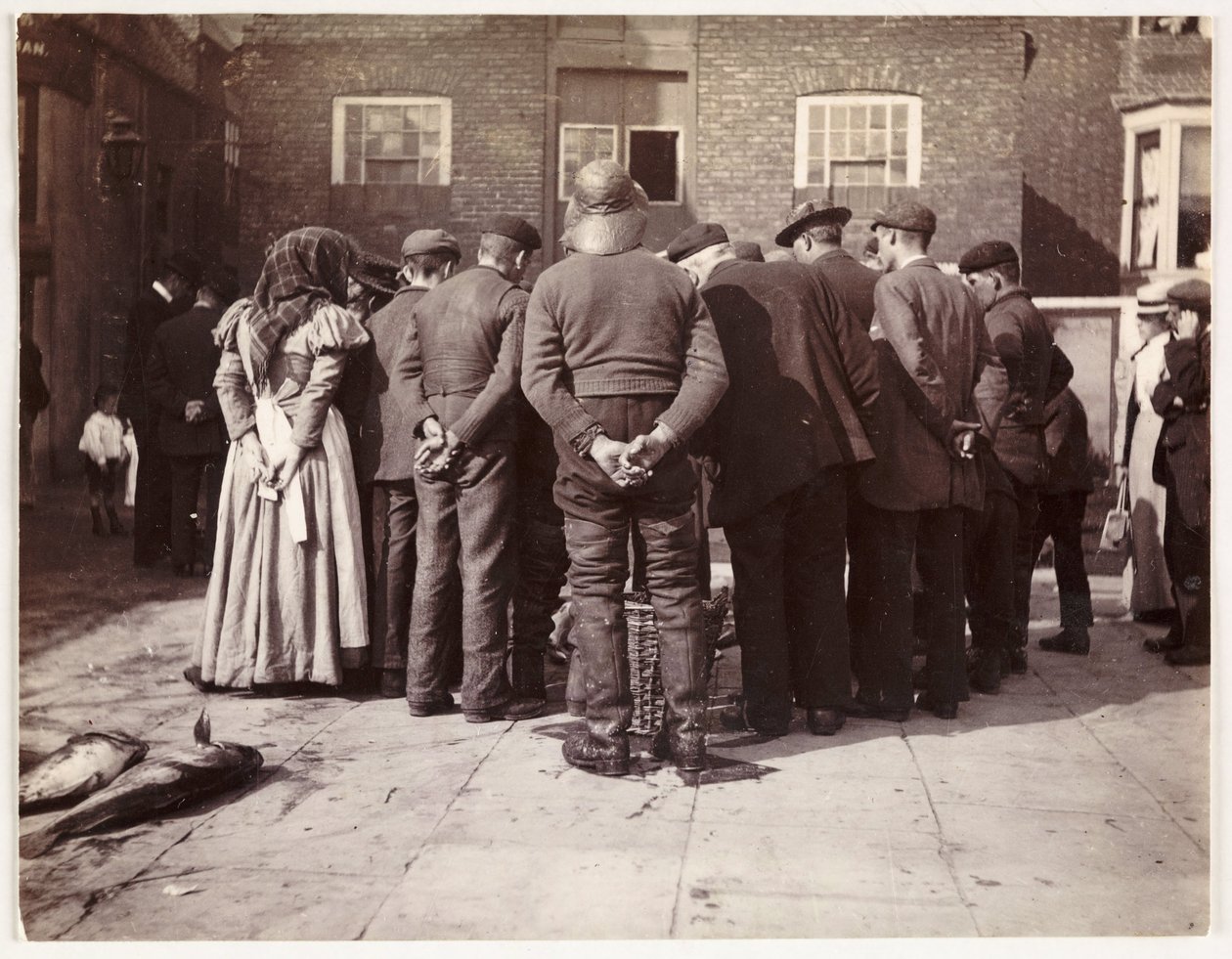 A fish auction, c 1905 by Unbekannt