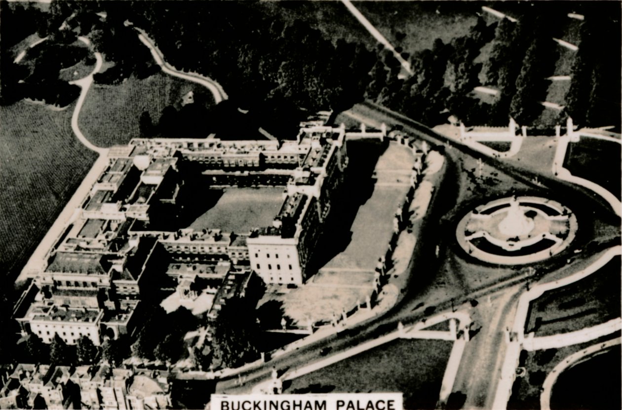 Aerial view of Buckingham Palace by Unbekannt