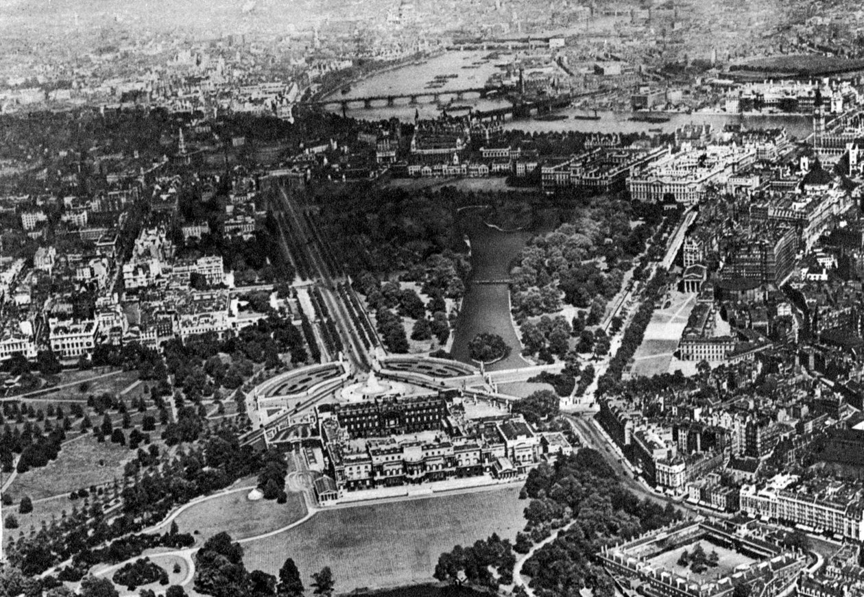 Aerial View of Buckingham Palace, London by Unbekannt