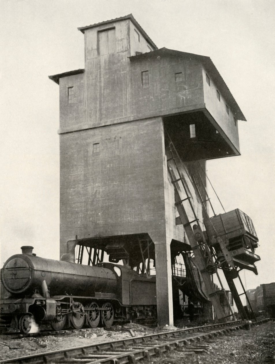 Automatic Coaling at Hornsey Station, Middlesex by Unbekannt