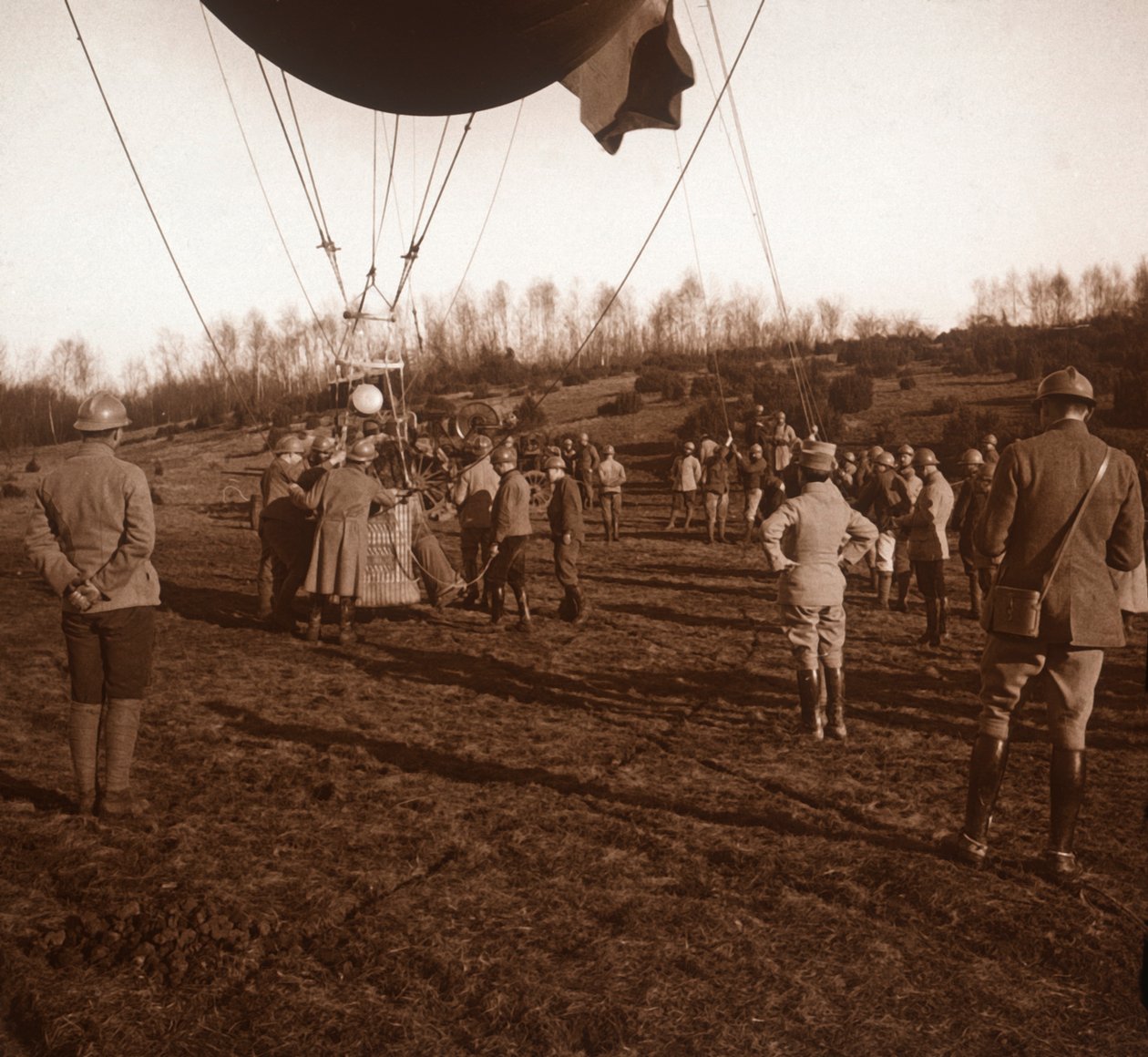 Basket of barrage balloon by Unbekannt
