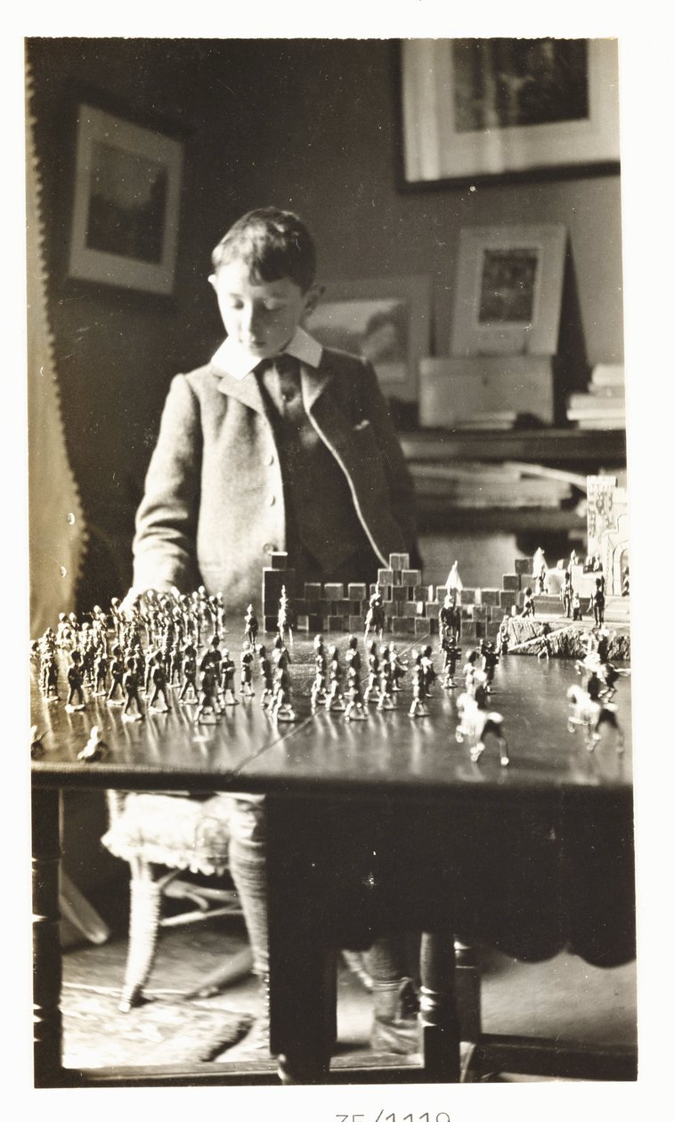 Boy playing with toy soldiers, c 1912 by Unbekannt