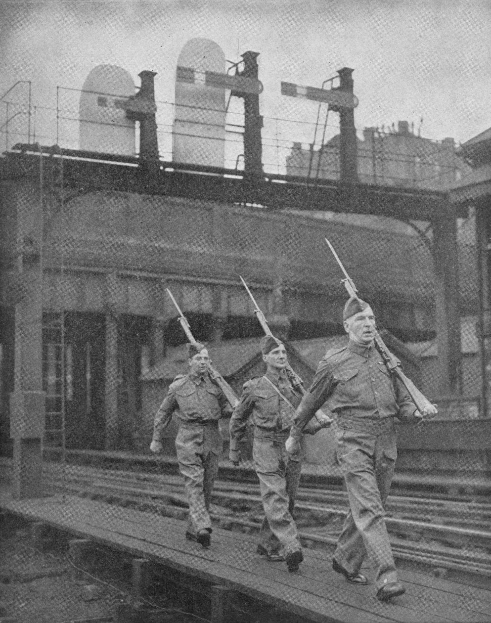 Britain on Guard, 1940 by Unbekannt