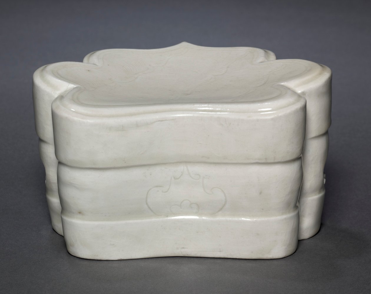 Cloud-Collar Pillow with Waves by Unbekannt