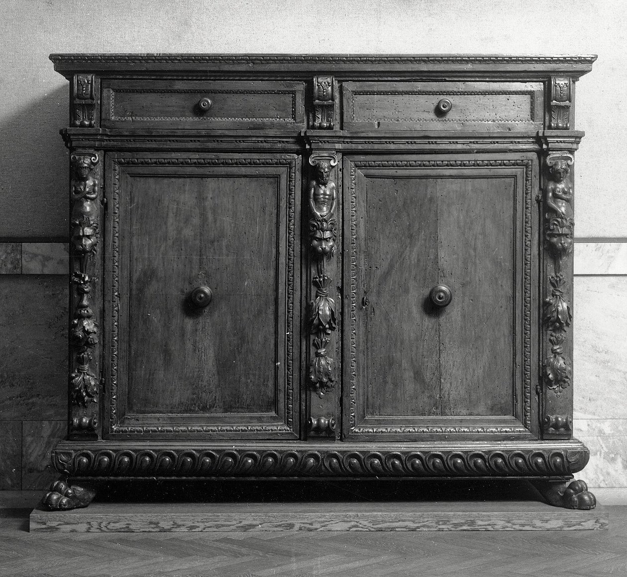 Credenza by Unbekannt