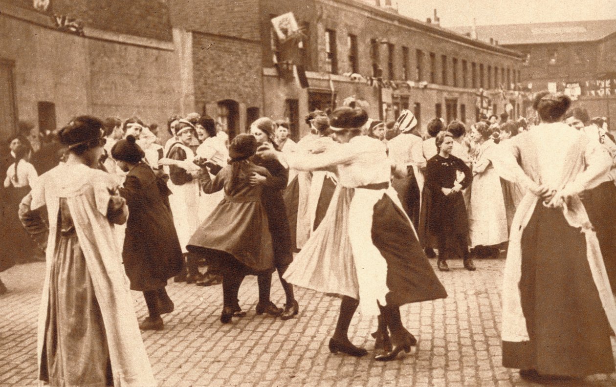 Dancing Celebrates the End of War, 1918 by Unbekannt