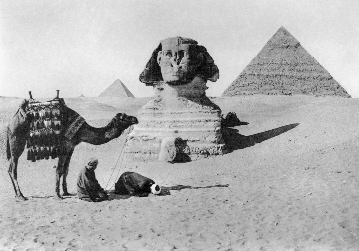 Praying Before a Sphinx, Cairo, Egypt, c1920s by Unbekannt