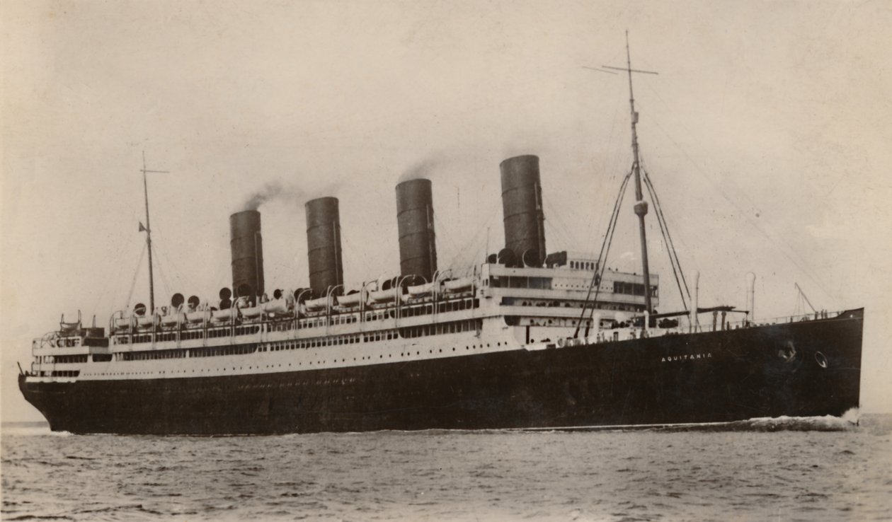 RMS Aquitania by Unbekannt