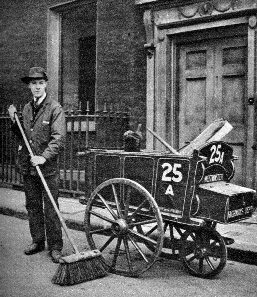 Road Sweeper, London by Unbekannt