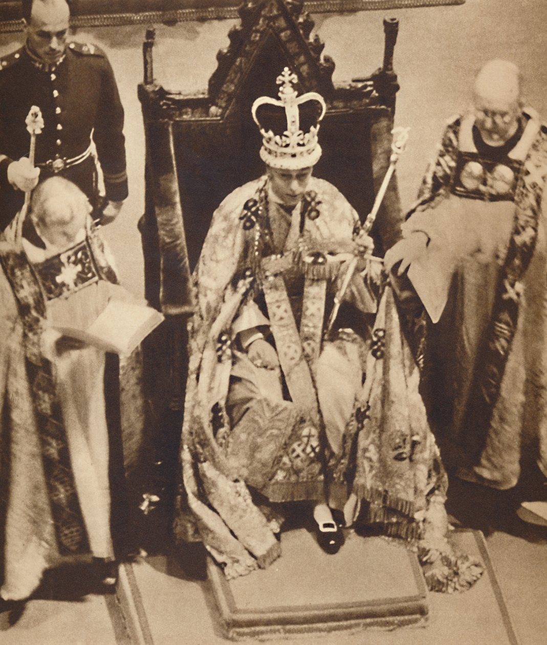Robed and Crowned, May 12 1937 by Unbekannt
