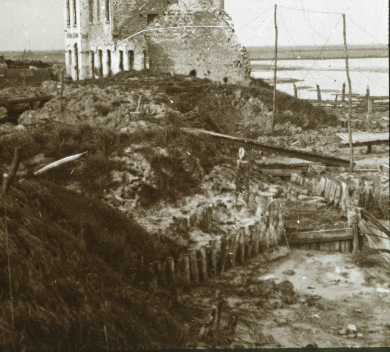 Ruined Building and Trenches Along the Coast, c1914-c1918 by Unbekannt