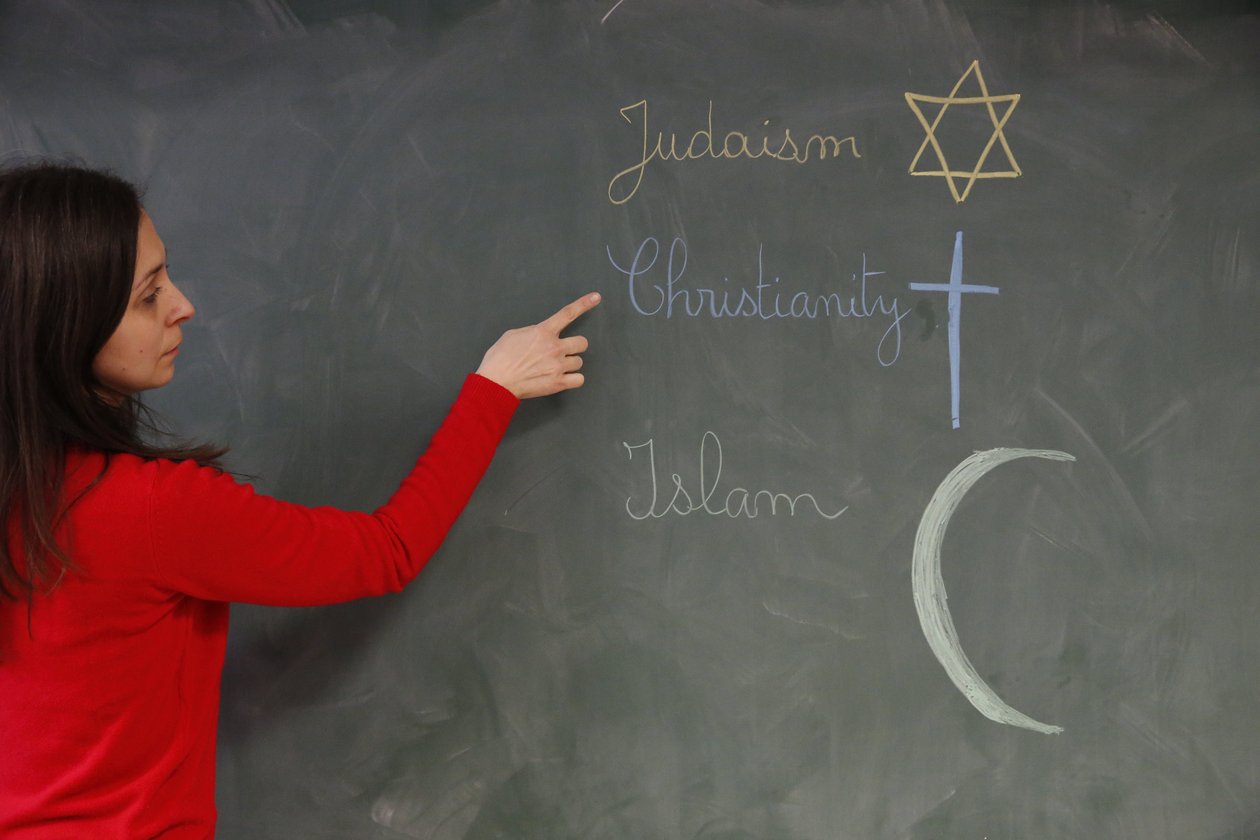 School Teacher Explaining Religions, Montrouge by Unbekannt