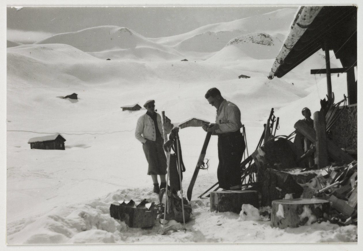 Skiers outside a chalet, c 1930 by Unbekannt