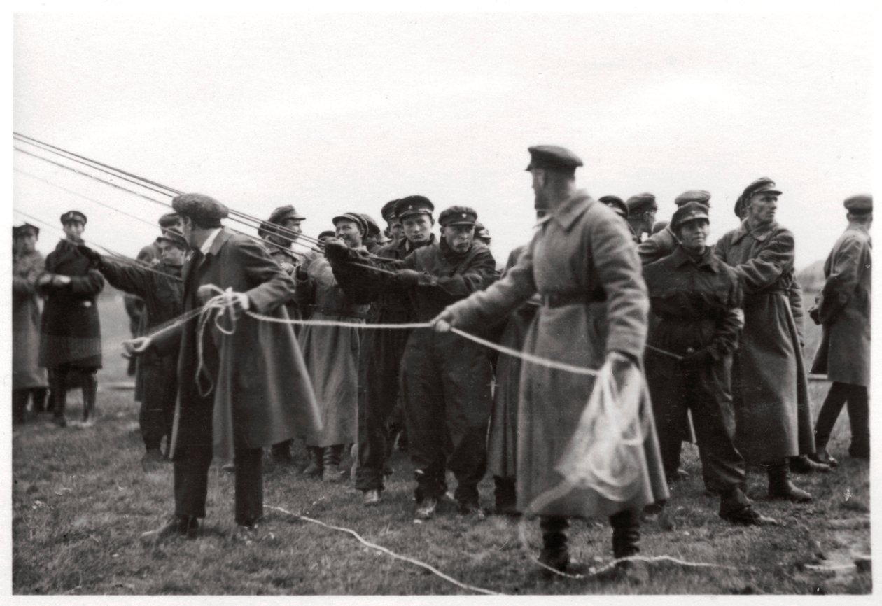 Soviet Airship Landing Crew, Moscow, USSR by Unbekannt