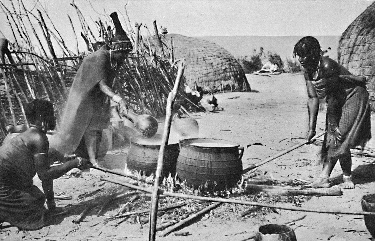 Zulu wives brewing utshwala beer, Natal by Unbekannt