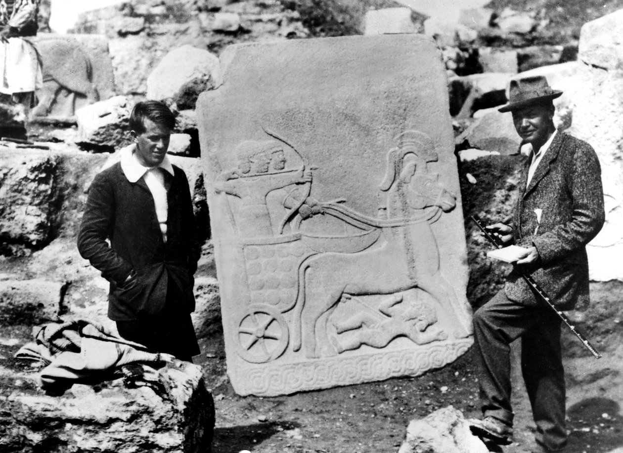 T. E. Lawrence with Leonard Woolley at Carchemish, Syria, 1911 by Unbekannt Unbekannt