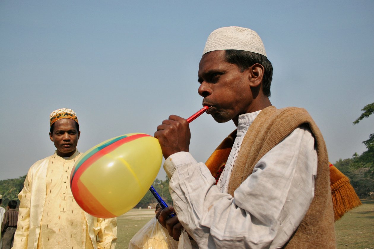 Portrait of a Muslim Father Inflating a Balloon Flute by Unbekannt Unbekannt