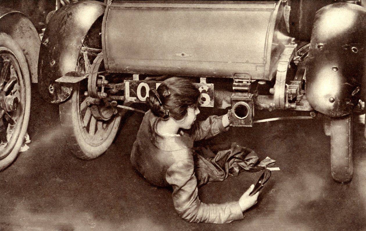 Female Mechanic During World War I by Unbekannter Künstler