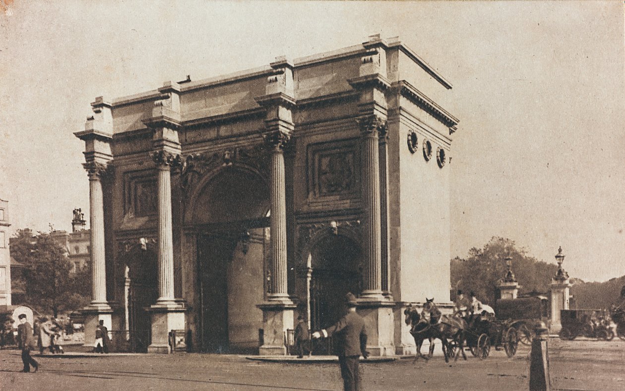 Marble Arch in London by Unknown photographer